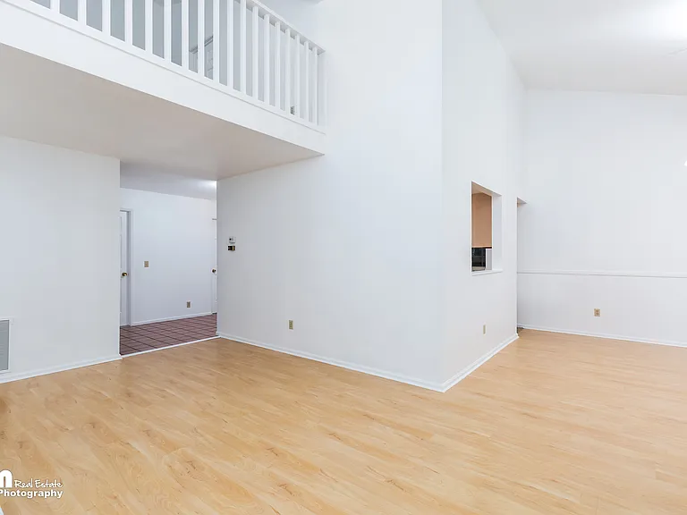 1821 Commodore Dr — Photo 8