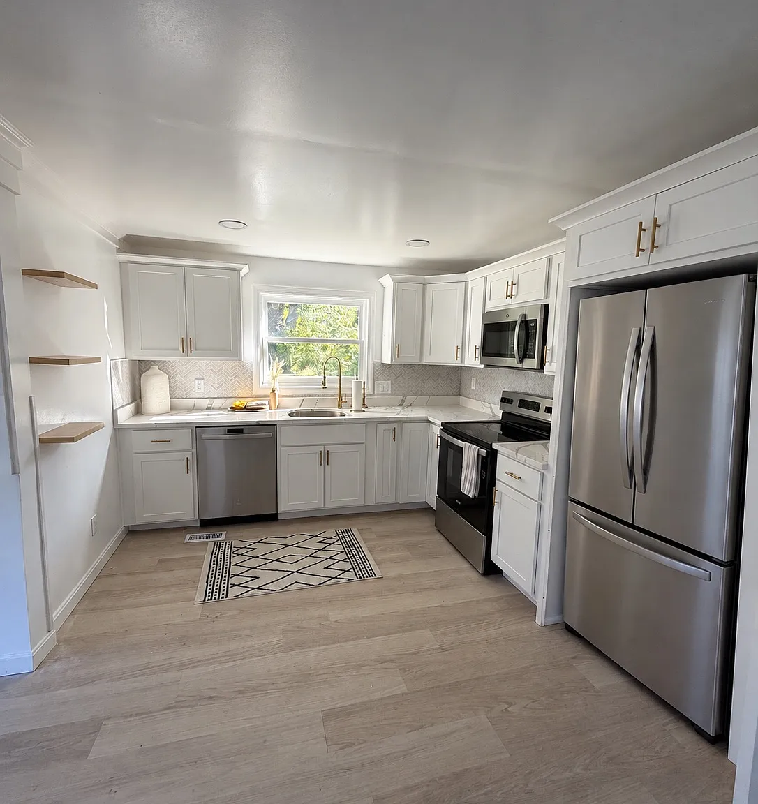 3 bed, 1350 sqft, $3,850 — Photo 3