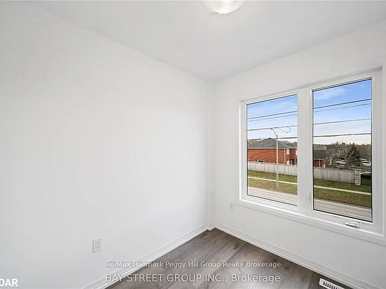 27 Fairlane Ave — Photo 8