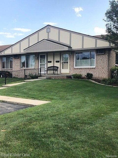 1st image of 25300 W Franklin Ter #8