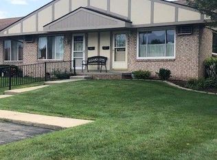 25300 W Franklin Ter #8, South Lyon, MI