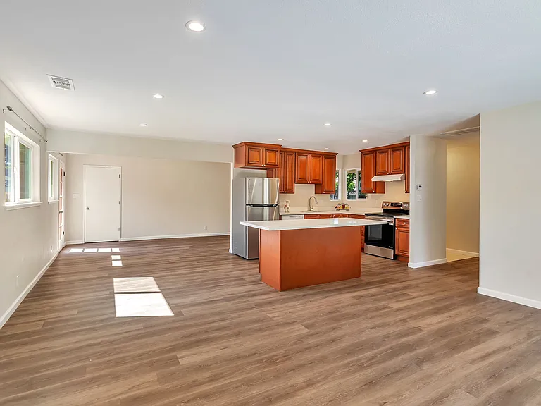 1581 Willowdale Dr — Photo 5