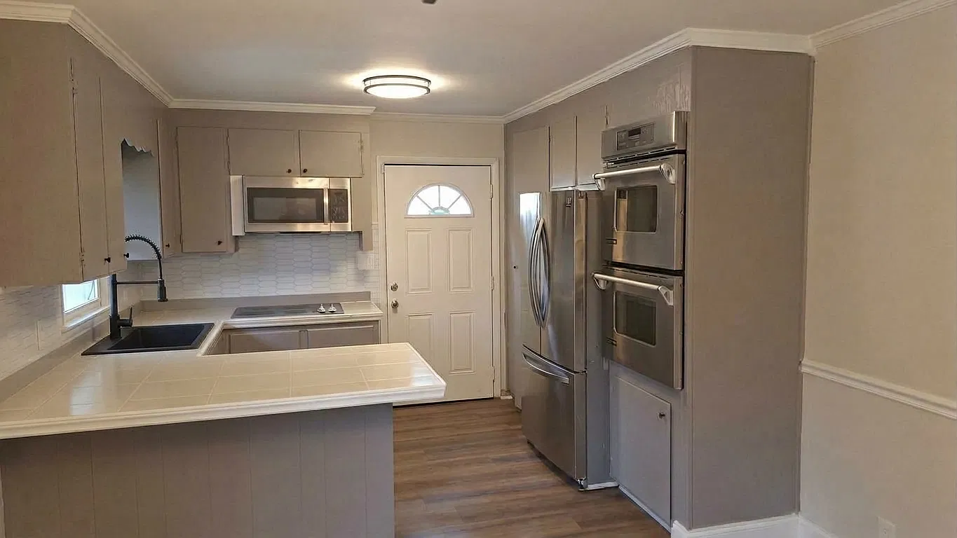 4 bed, 2.5 bath, 2160 sqft, $3,350 — Photo 3