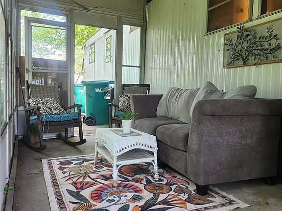 2nd image of 19 Oakside Dr
