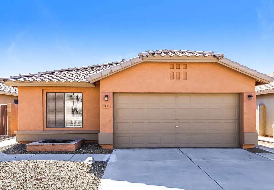 3233 E Tonopah Dr