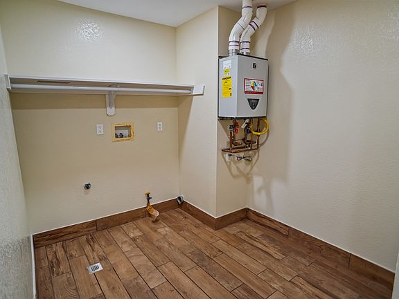4th image of 11819 1/2 Glenoaks Blvd