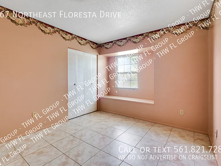 267 NE Floresta Dr — Photo 16