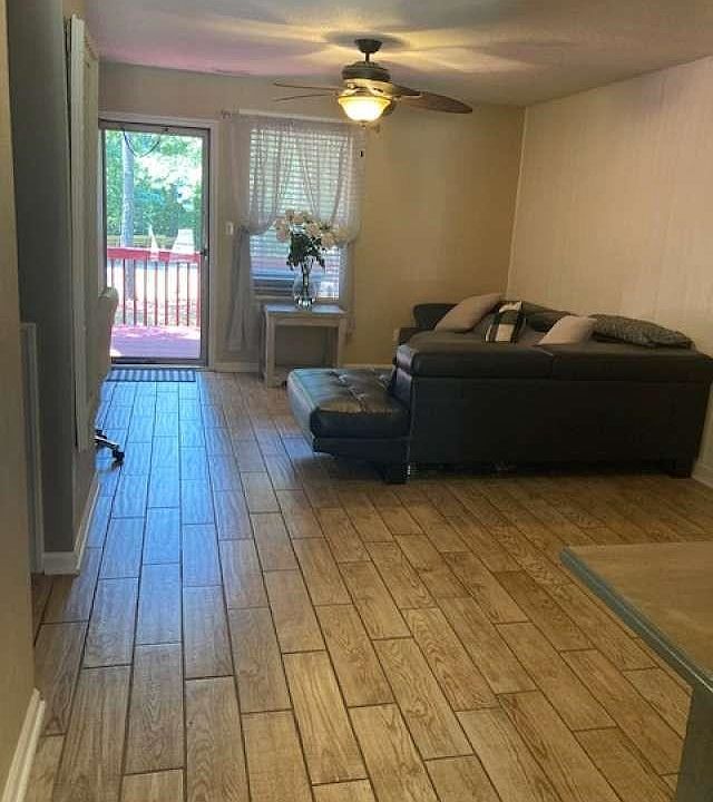 2nd image of 1004 Huntington Park Dr
