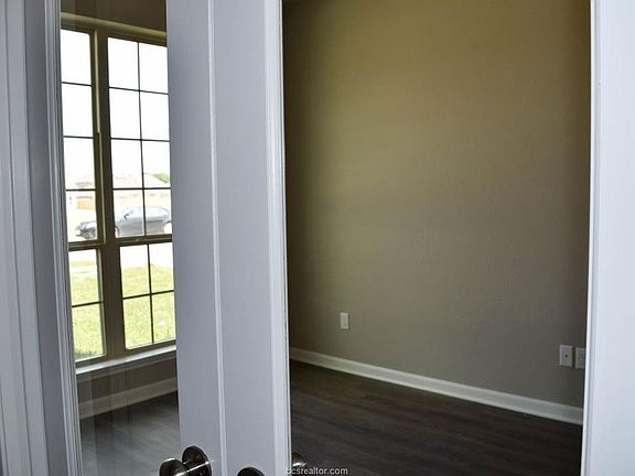 3rd image of 2113 Dumfries Dr