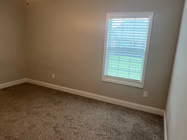 14829 Commonwealth Dr — Photo 18