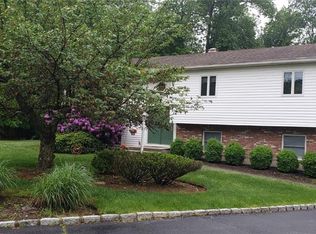 6 Homelawn Ct, Spring Valley, NY 10977