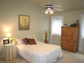 5th image of 459 Essex Pl