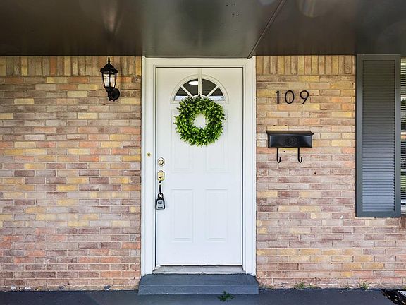 2nd image of 109 S 9th Street Cir