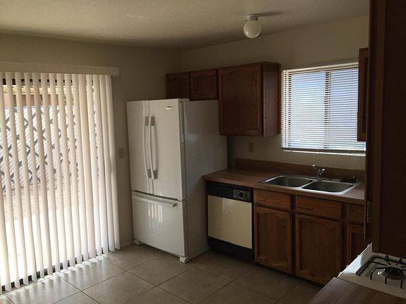 4th image of 1770 N Huachuca Ave