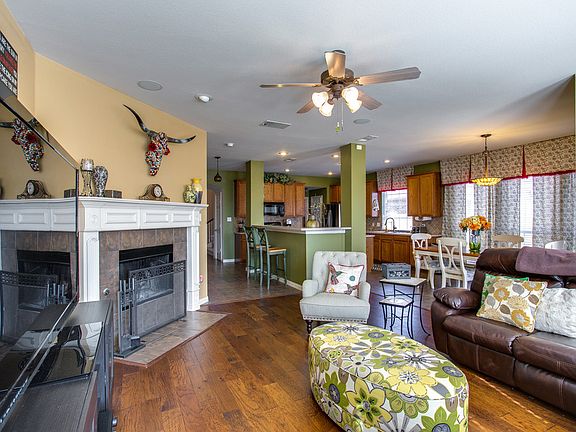 2nd image of 2440 Foxwood Ln