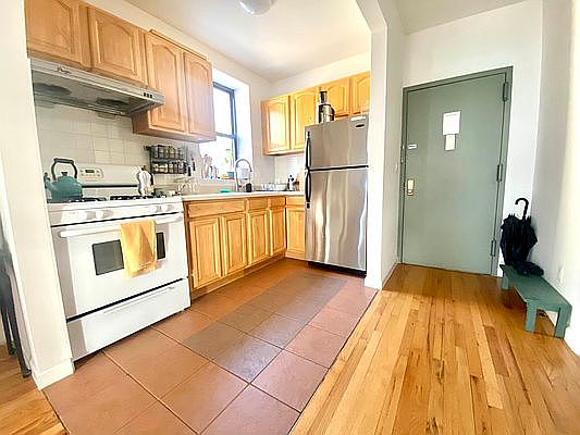 5th image of 139 Chrystie St APT 4R