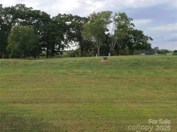 2627 Vista Ln NE, Conover, NC 28613
