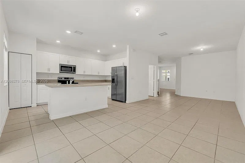 3 bed, 2.5 bath, 1827 sqft, $2,700 — Photo 1