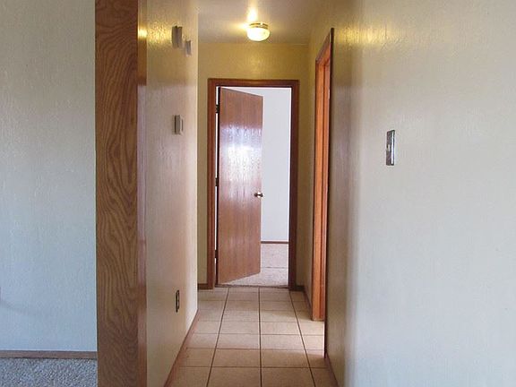 5th image of 4407 SW Parkway Dr