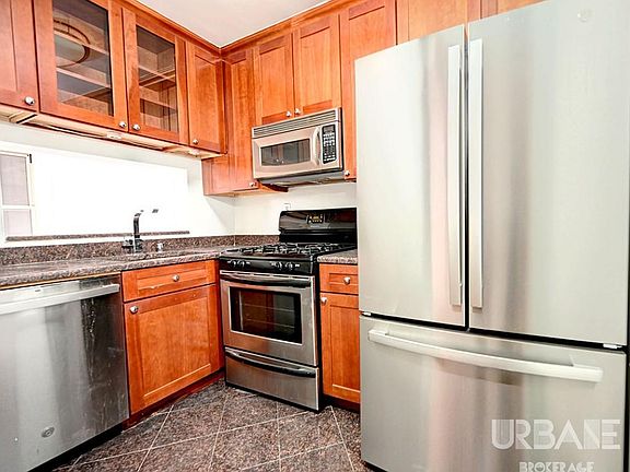 4th image of 10 W 74th St APT 3D
