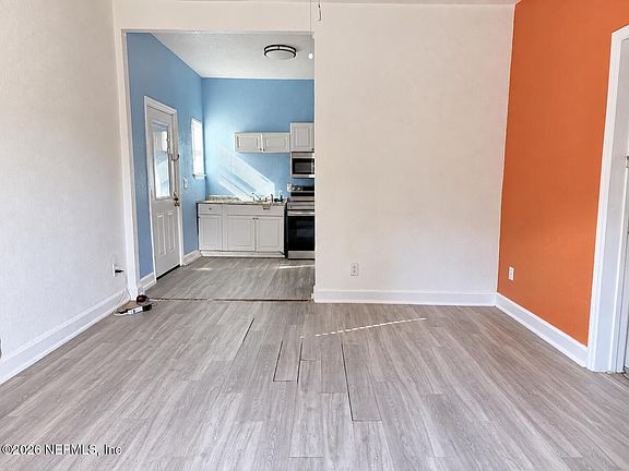 4th image of 921 W 17TH Street