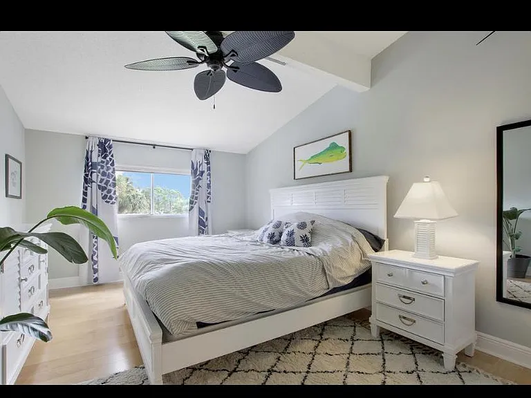 Maplecrest Cir — Photo 17