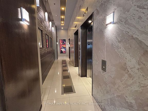 4th image of 16 Harbour St #3707