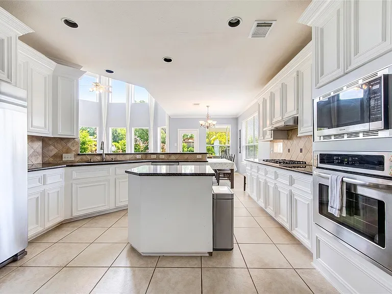 5911 Canyon Brook Ct — Photo 16