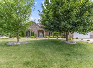 426 N Pine Grove Ln, Hortonville, WI