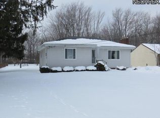 5872 Mackenzie Rd, North Olmsted, OH 44070
