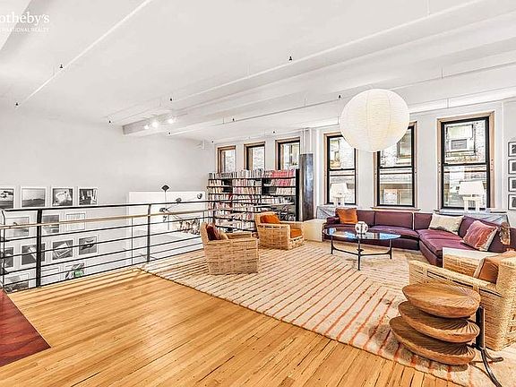 3rd image of 20 E 20th St Unit Loft 3