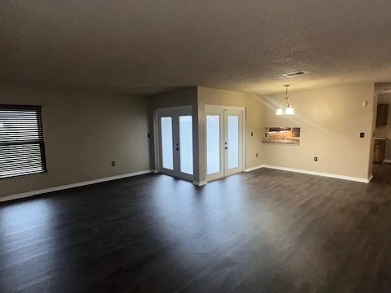 507 Hunter Cir — Photo 6