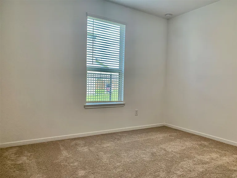 1024 Greenshank Dr — Photo 9
