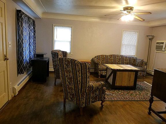 4th image of 100 2nd St NE