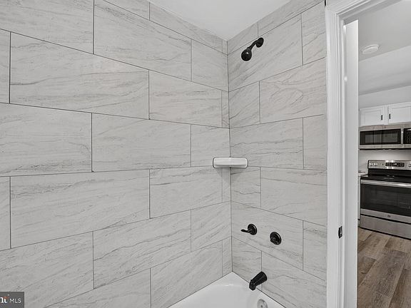 5th image of 922 47th St NE