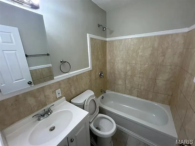 248 Perthshire Rd — Photo 16