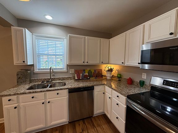 4th image of 660 Leverton Pl