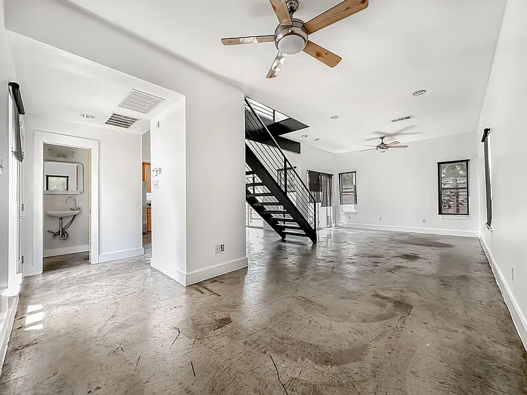417 S Beacon St — Photo 2