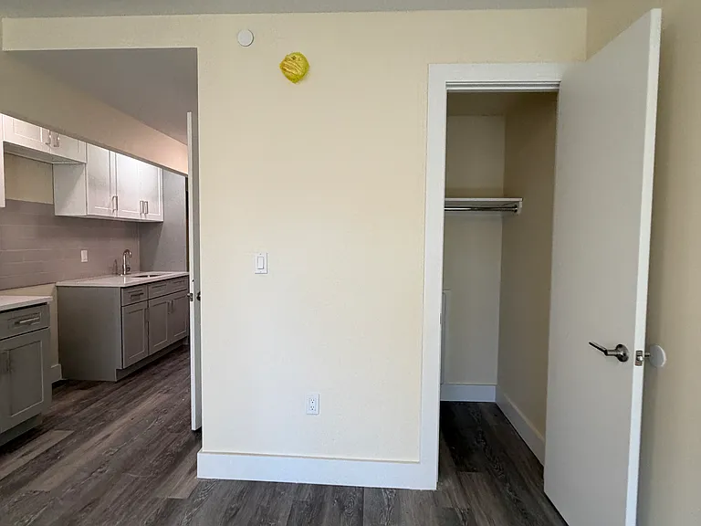 2512 Bronx Park E #G — Photo 14
