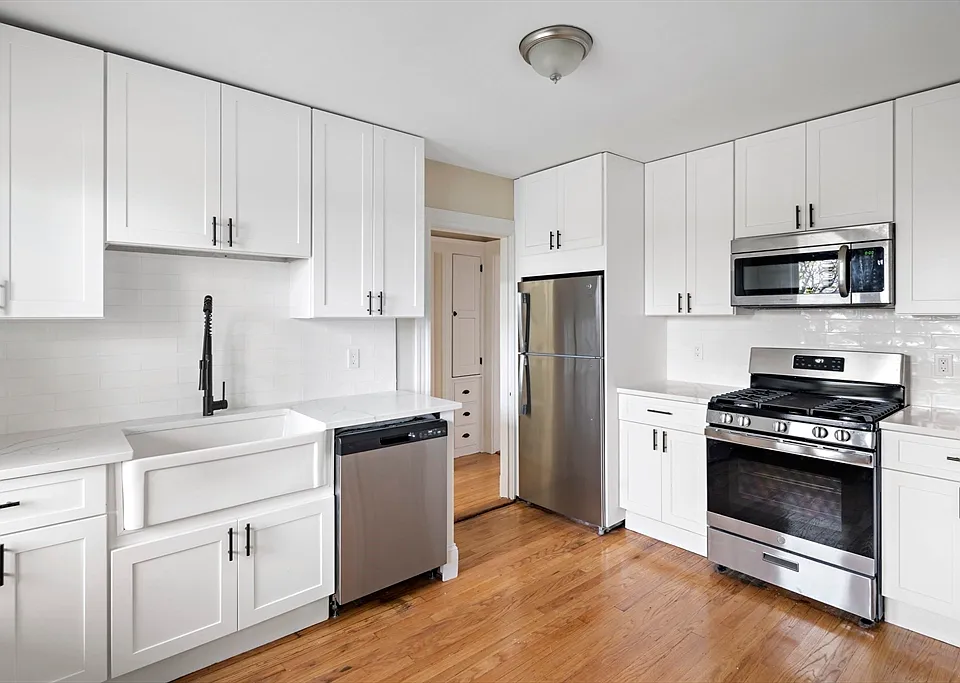 23 Thelma Rd #PENTHOUSE
