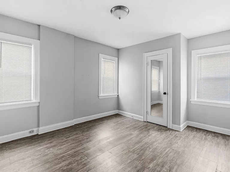 936 Whitby Rd — Photo 12