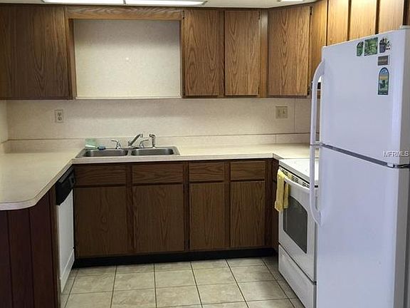 2nd image of 2976 Oak St