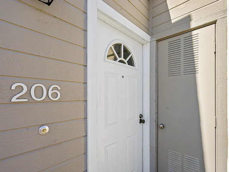Summer House Apartments — Photo 7