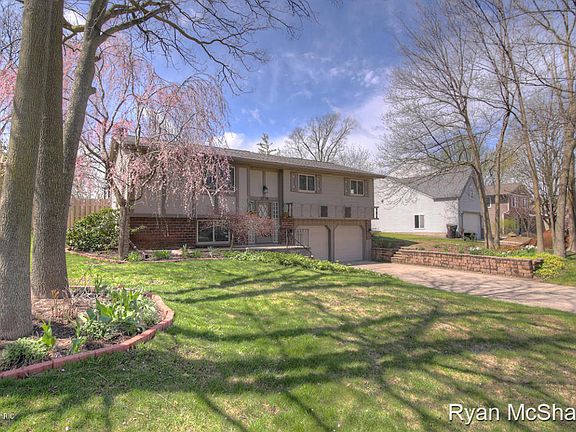 3rd image of 2118 Innwood Dr SE