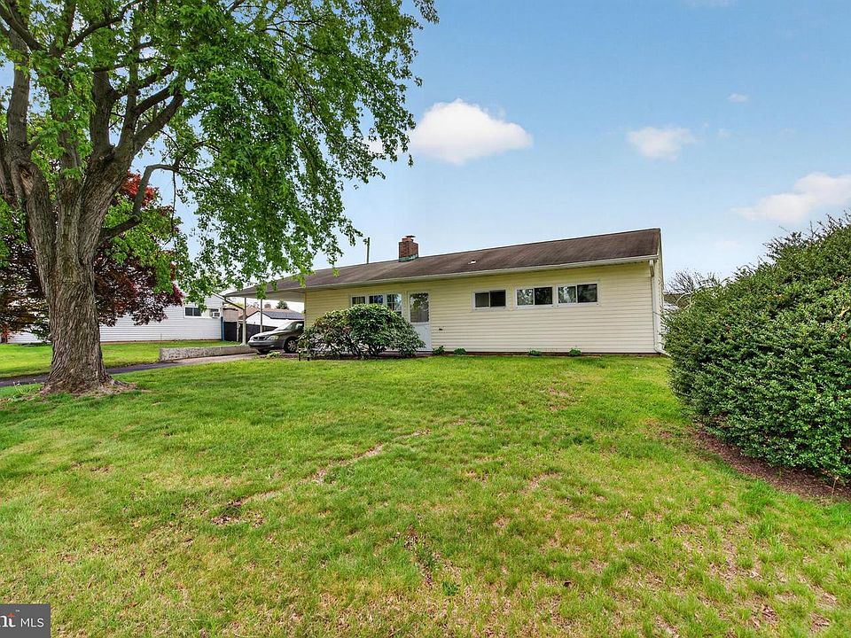 1st image of 2 Silver Birch Ln