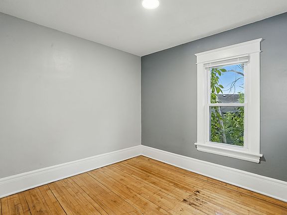 5th image of 427-429 N Dewey St #427