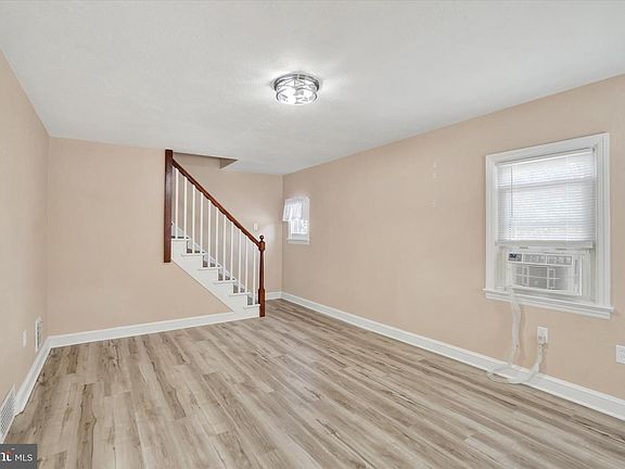 4th image of 1229 W Poplar St
