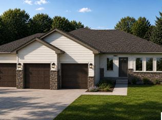 6867 Stony Point Dr, Papillion, NE 68046