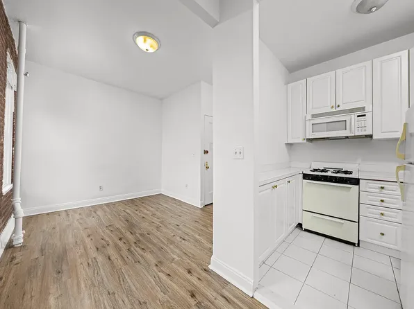 240 Sullivan St APT 19, New York, NY 10012