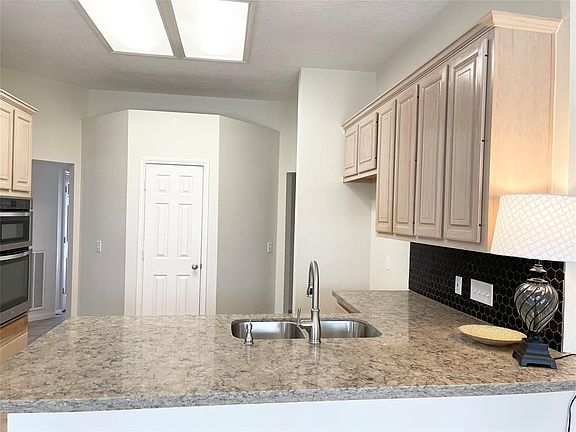 5th image of 1630 Savannah Dr